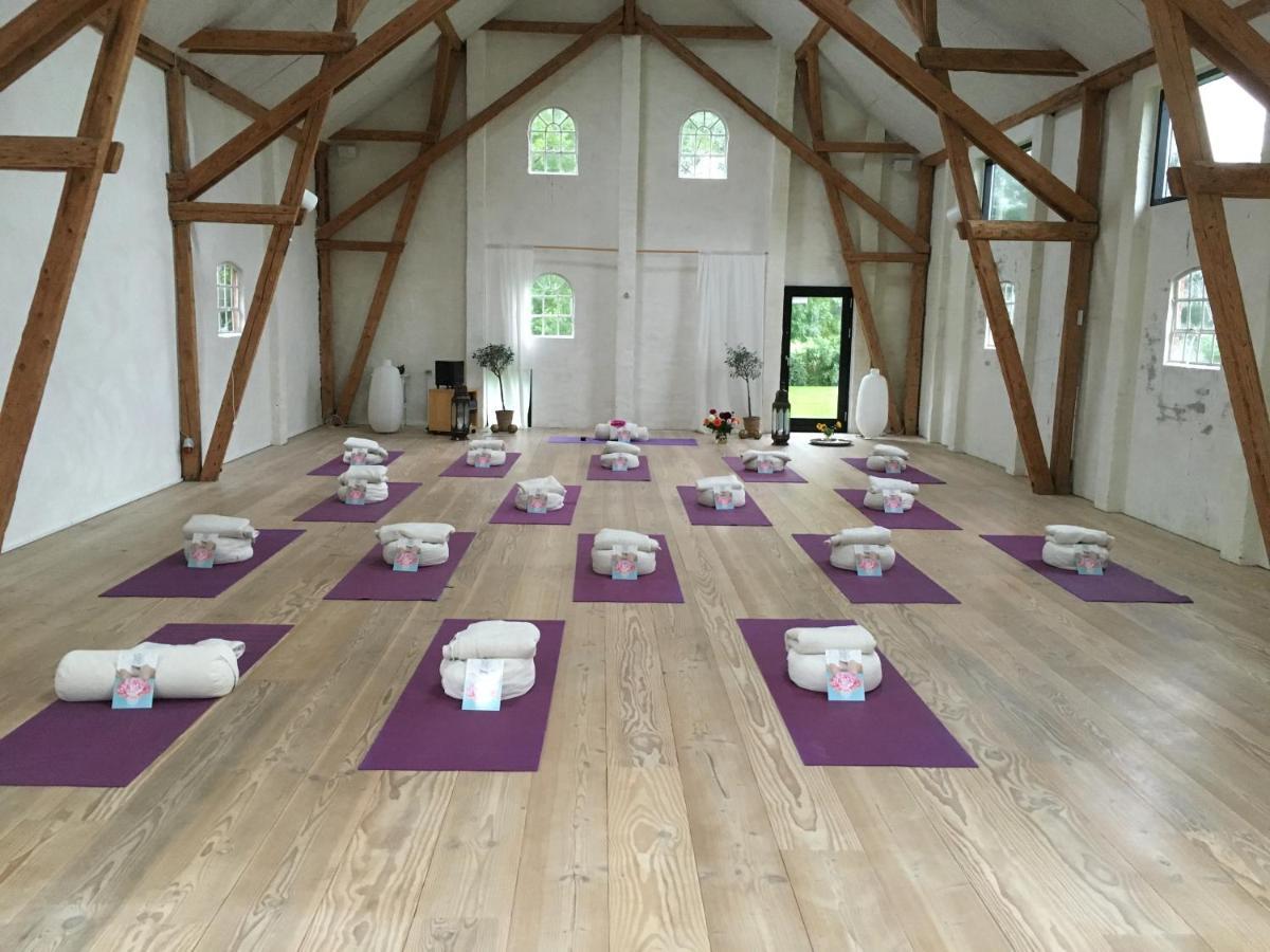 Mellem-Rummet Guesthouse & Glamping Tanderup Exteriör bild