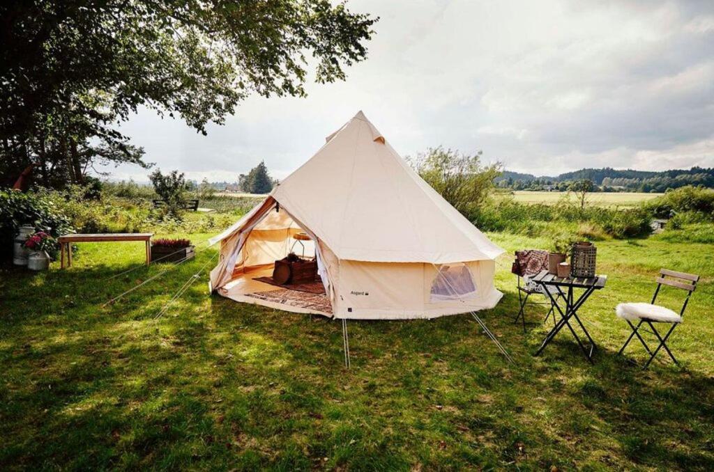 Mellem-Rummet Guesthouse & Glamping Tanderup Exteriör bild