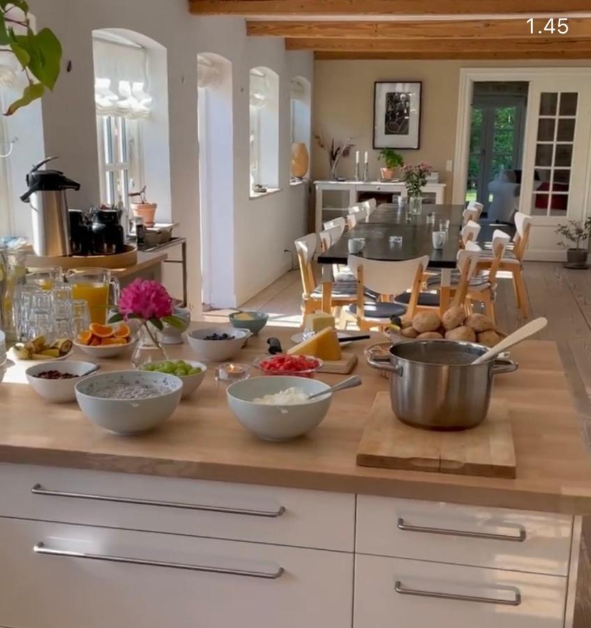 Mellem-Rummet Guesthouse & Glamping Tanderup Exteriör bild